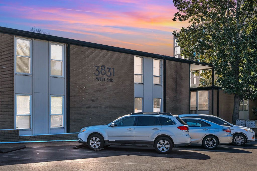 3831 West End Ave 32, Nashville