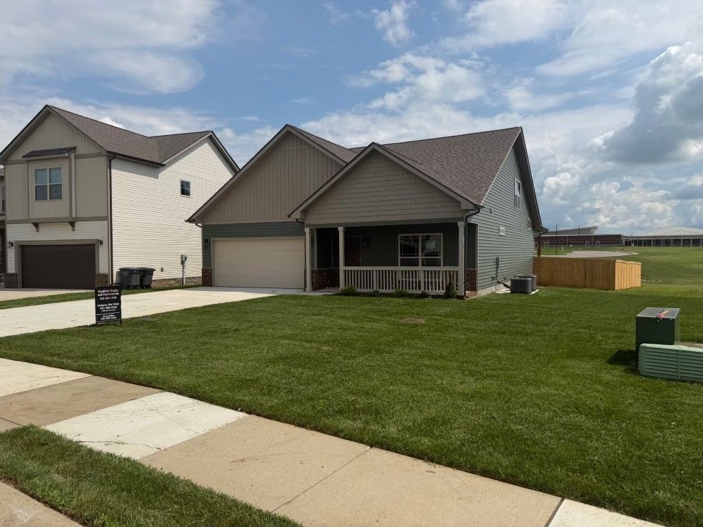 1064 Cherry Blossom Ln, Clarksville