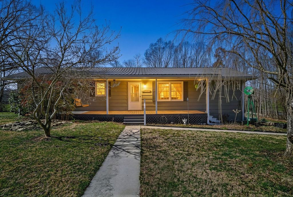 337 Colditz Rd, Jamestown