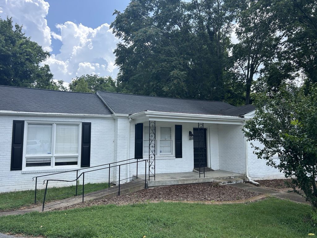 1191 W Main St, Franklin