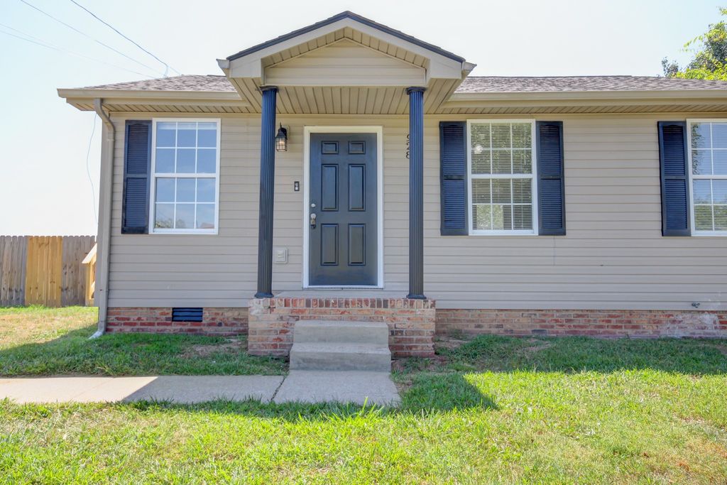 928 Van Buren Ave, Oak Grove