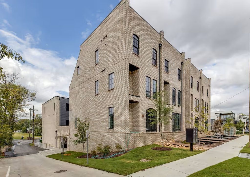 3206 West End Circle 1-8, Nashville