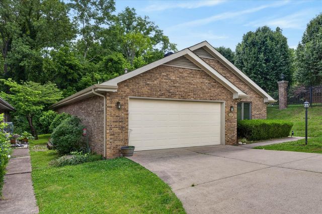 457 Country Club Ct, Clarksville