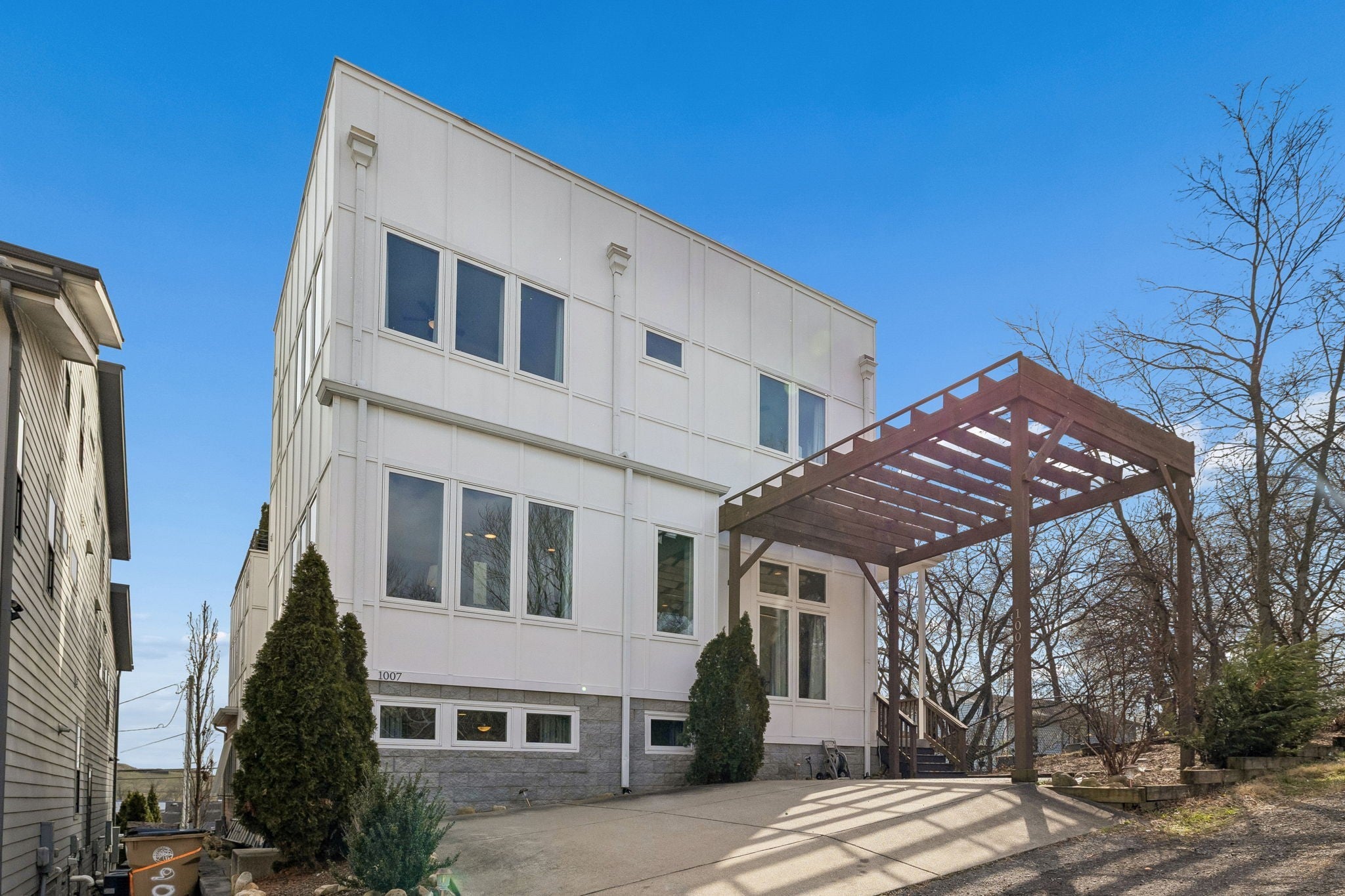 Photo of Listing #3135305