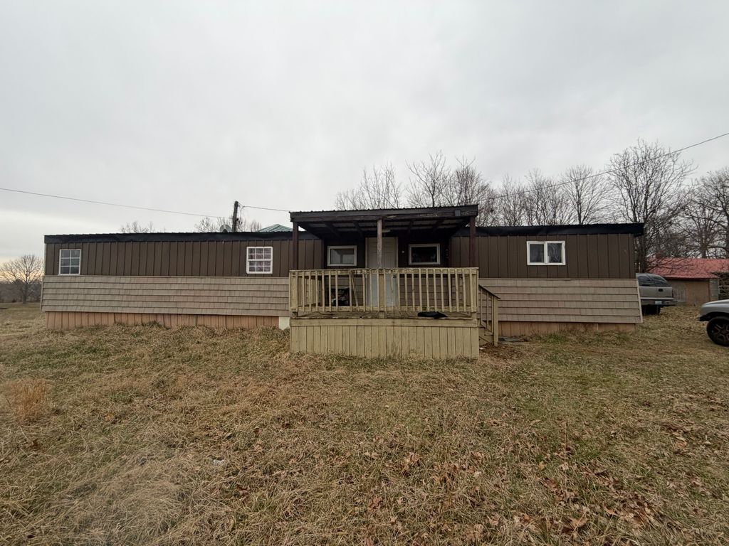 180 Lake Dr, Vine Grove