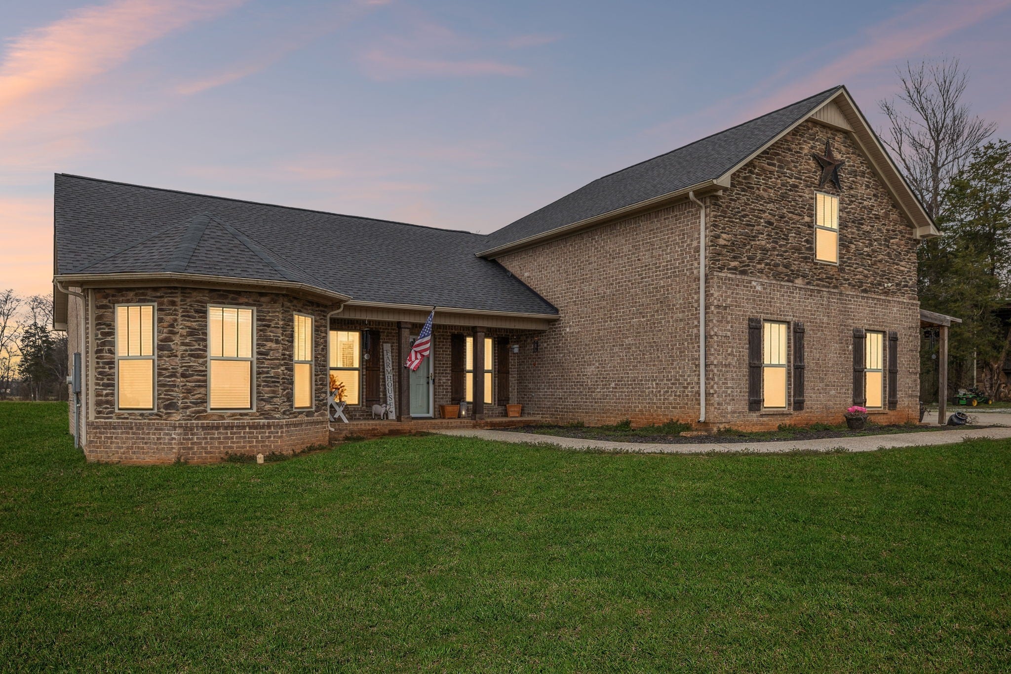 Photo of Listing #3135914