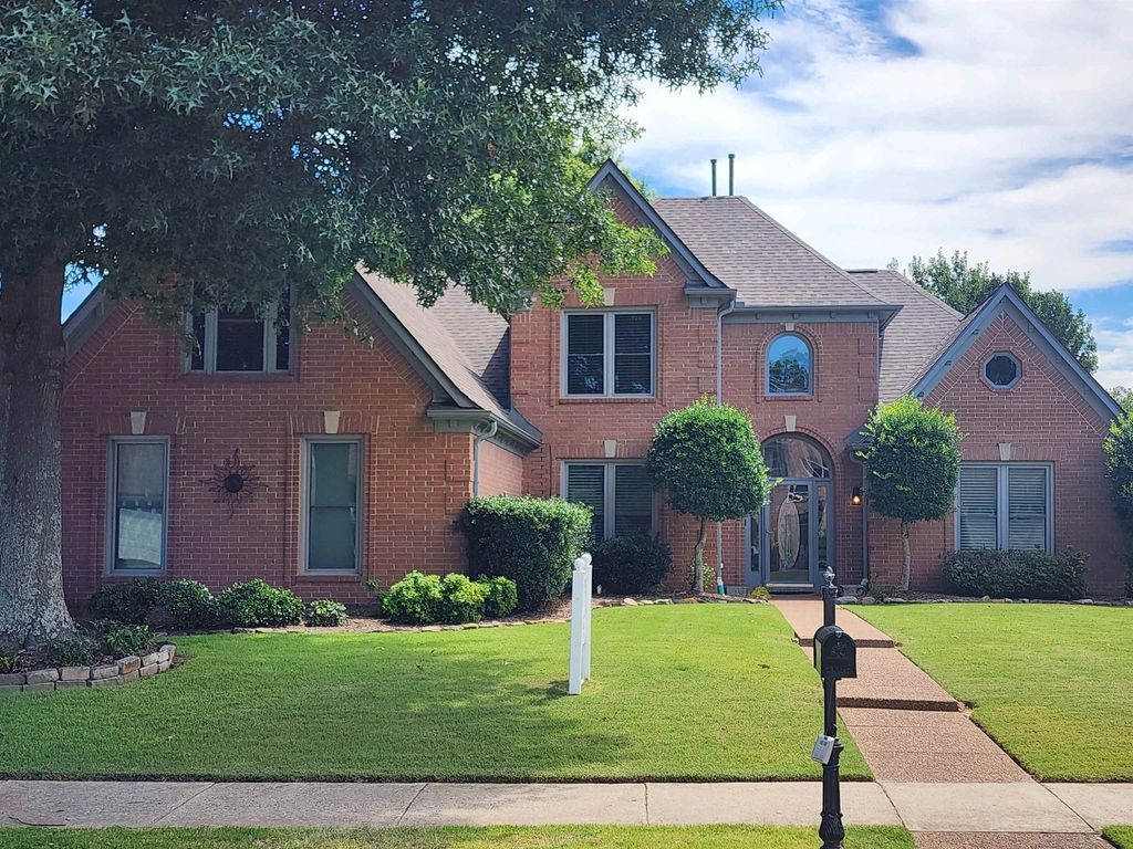 1376 Hunters Mill Trl, Collierville