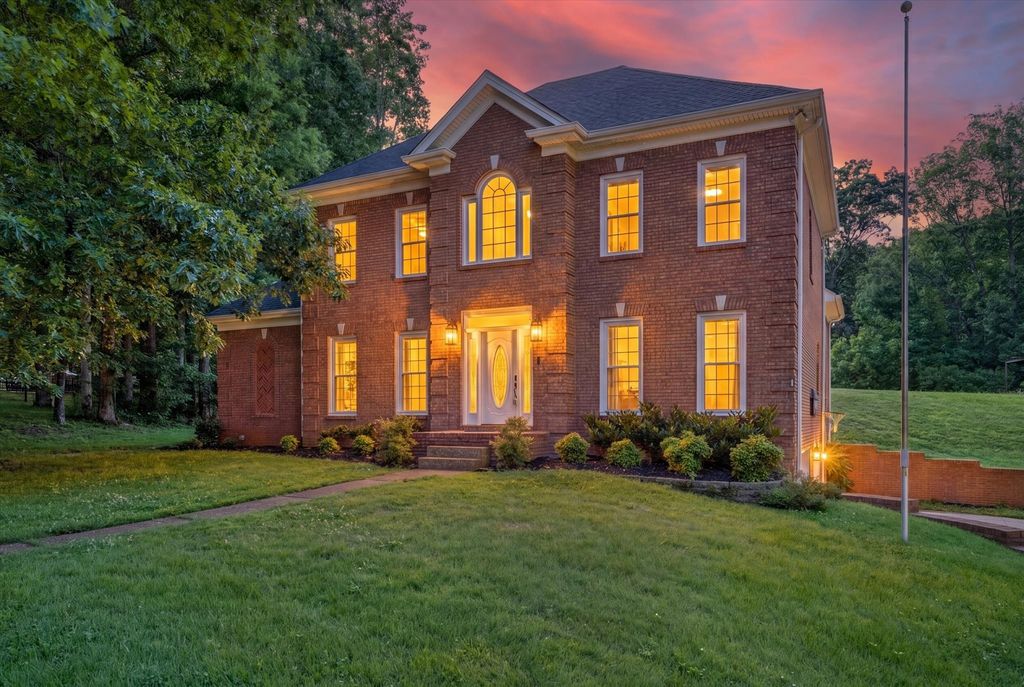 950 Ridgewood Dr, Clarksville