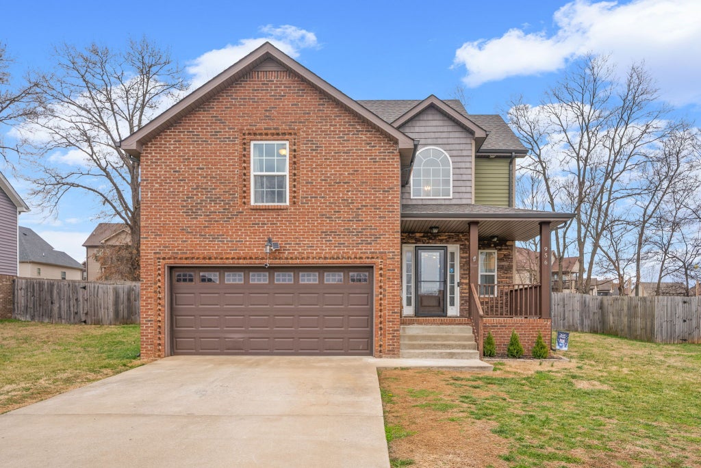 956 Harding Dr, Clarksville