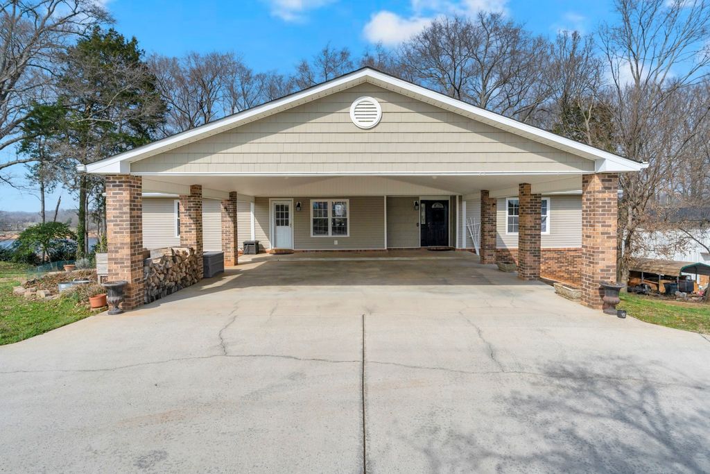 182 Loop Dr, Winchester
