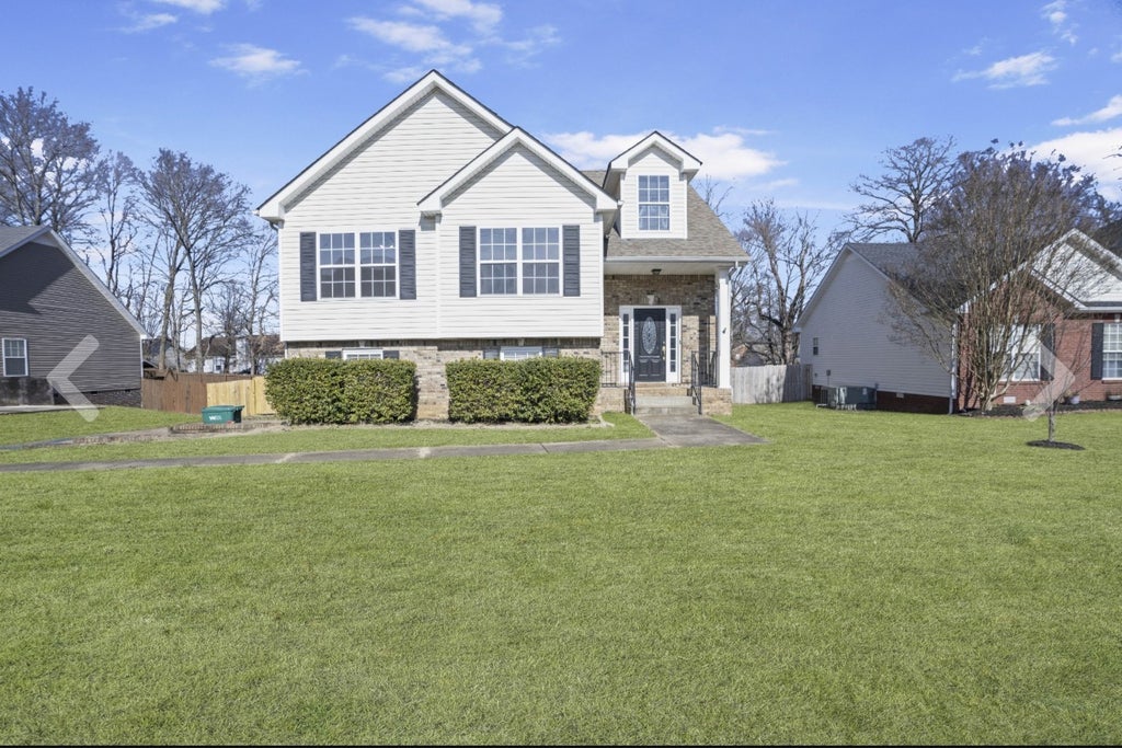 3139 Holly Pt, Clarksville