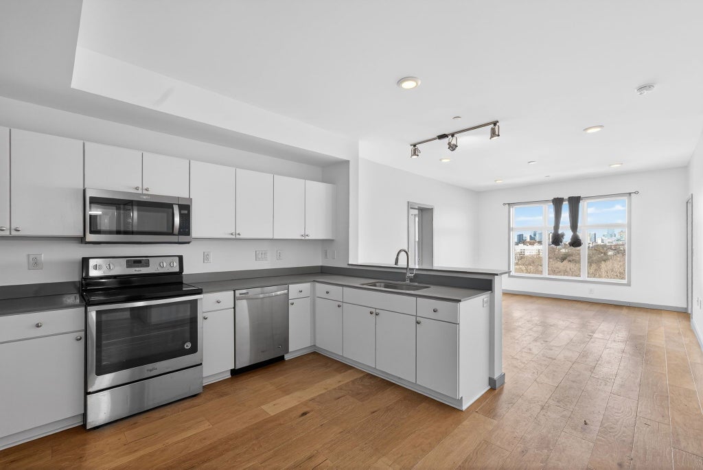 400 Herron Dr 421, Nashville