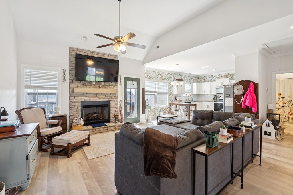 1568 Ellie Piper Cir, Clarksville