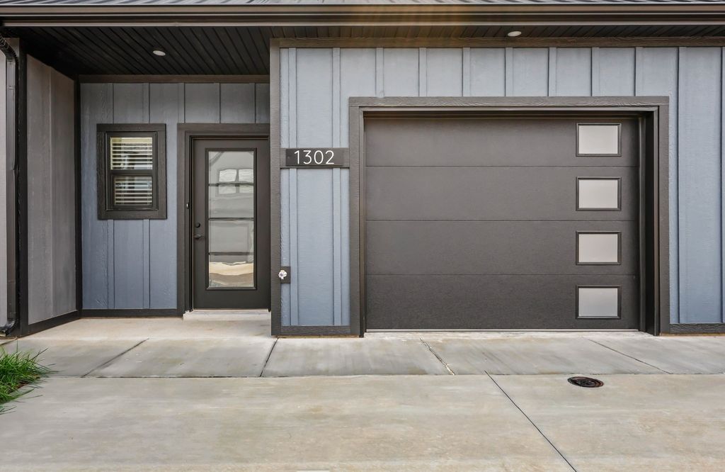 1302 Jonathan Wade Circle, Clarksville