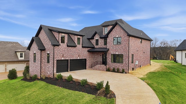 1016 Luxborough Dr, Hendersonville