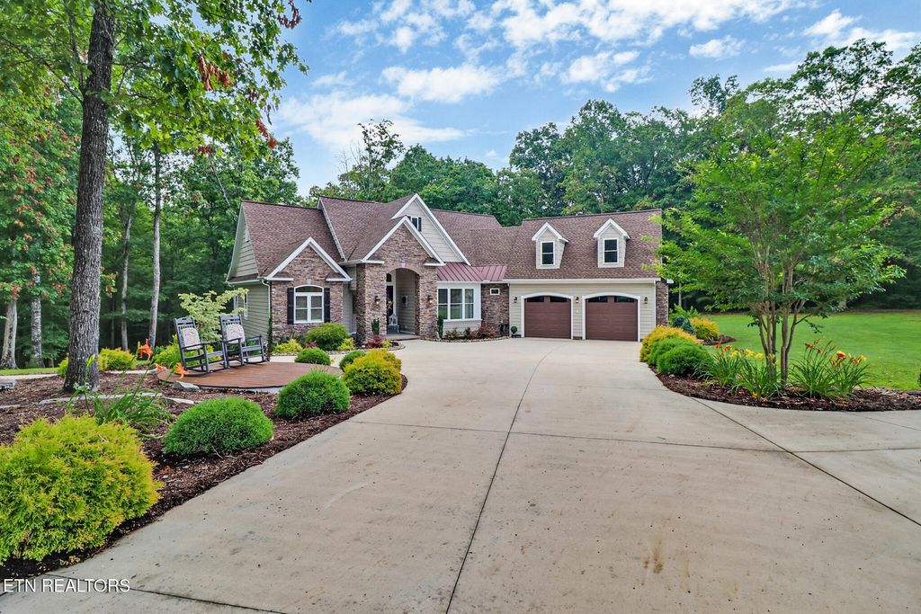 265 Falling Leaf Rd, Jamestown
