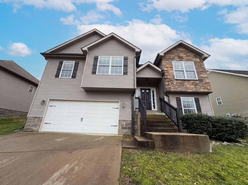 432 Leslie Wood Dr, Clarksville