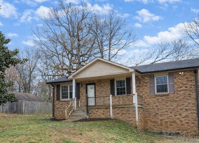 Home for sale in 108 Nottingham Rd Dickson, TN