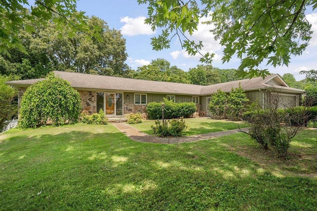 242 Oakland Dr, Sparta