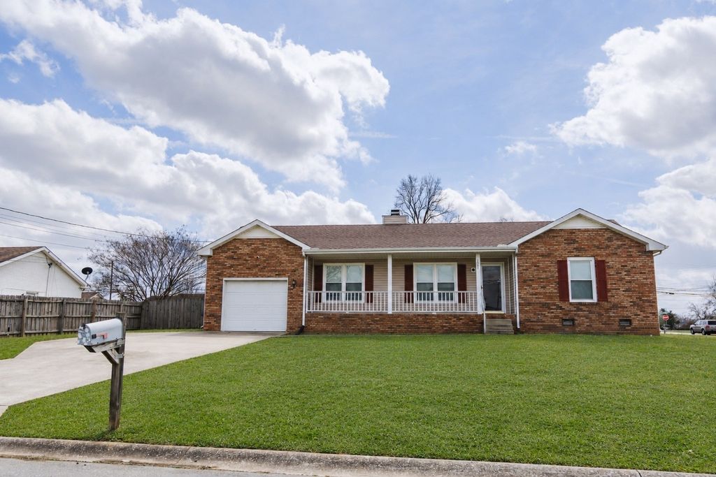 1000 Monica Dr, Clarksville