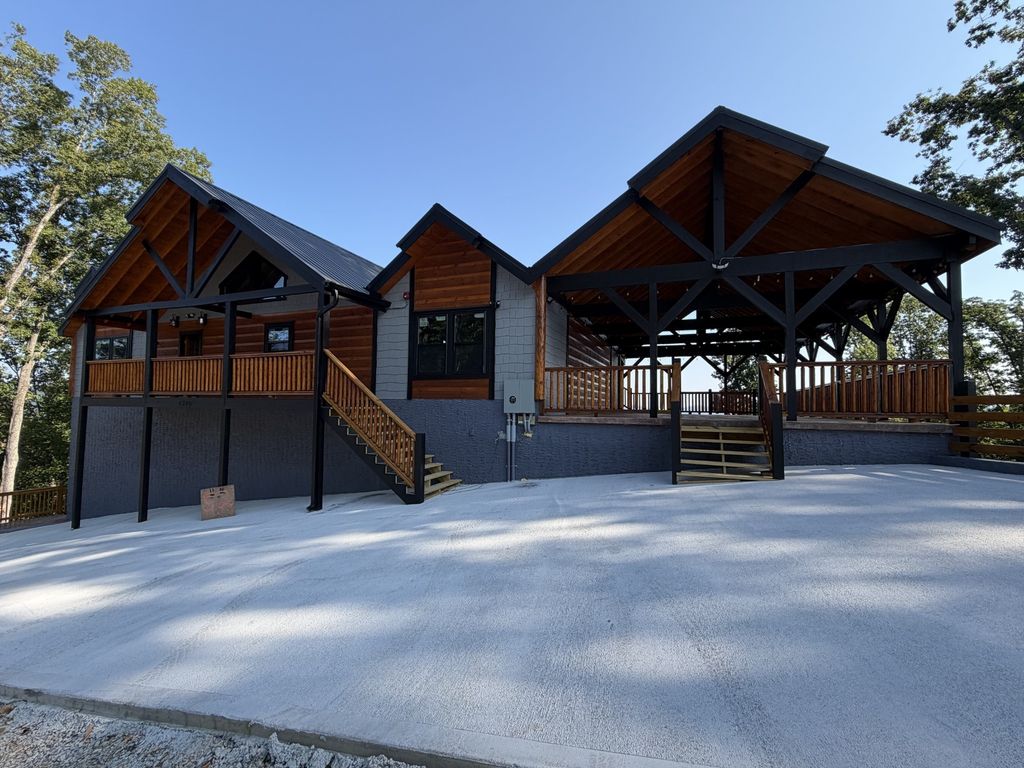 1310 Amazing Grace Way, Sevierville