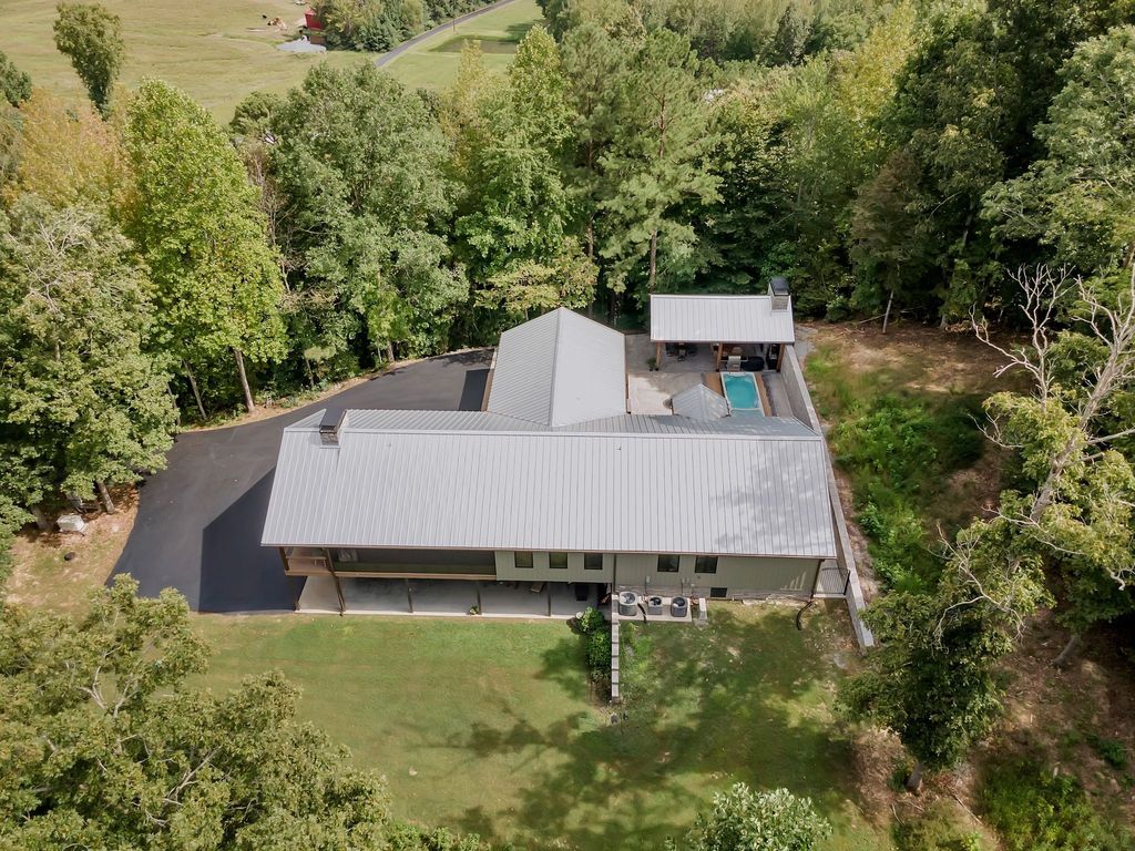 262 Brushy Rd, Centerville
