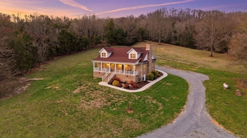 54 Thomas Rd, Fayetteville