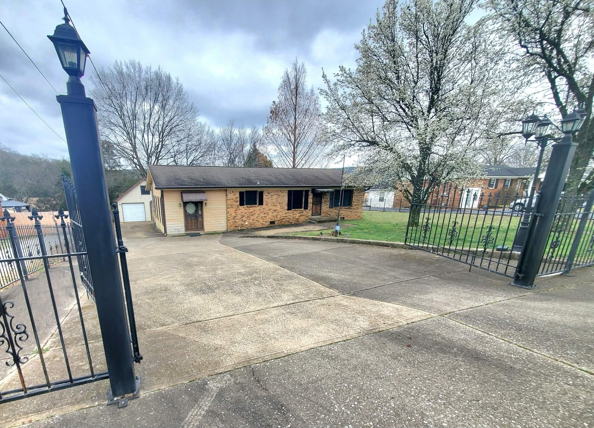 Home for sale in 18 Roberts Ln Lebanon, TN