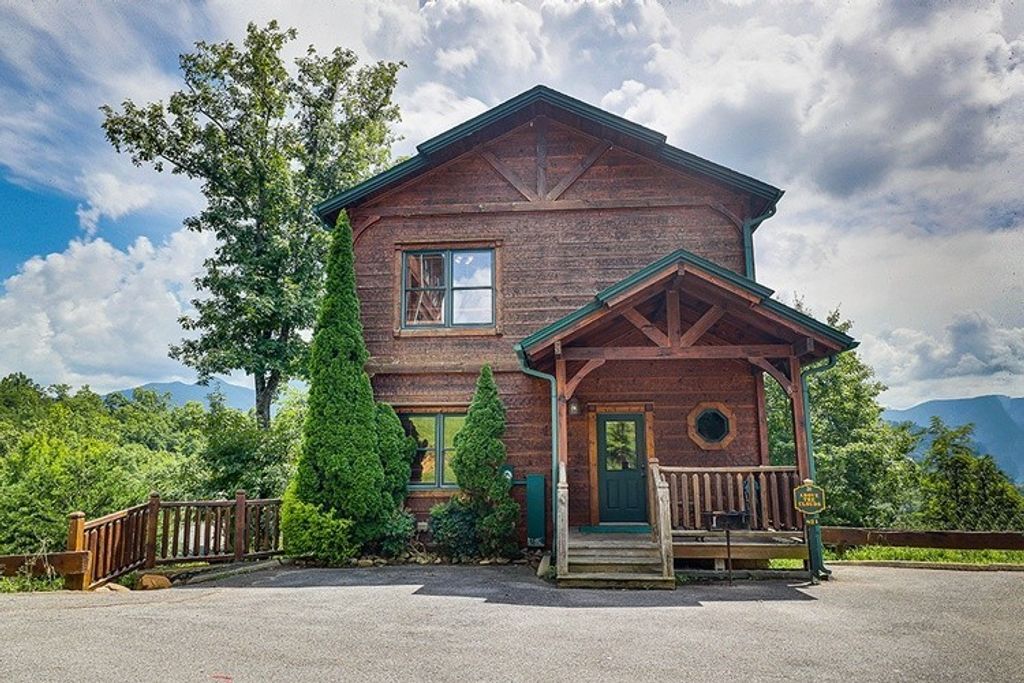 821 Great Smoky Way, Gatlinburg