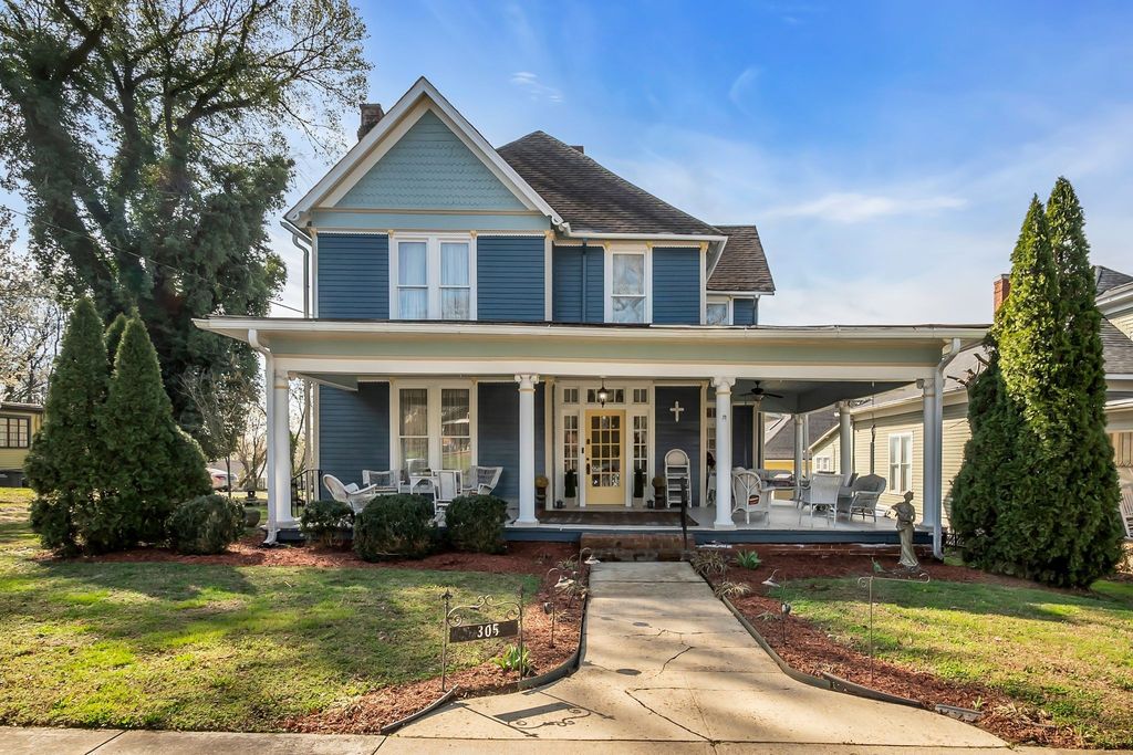 305 Washington St E, Fayetteville