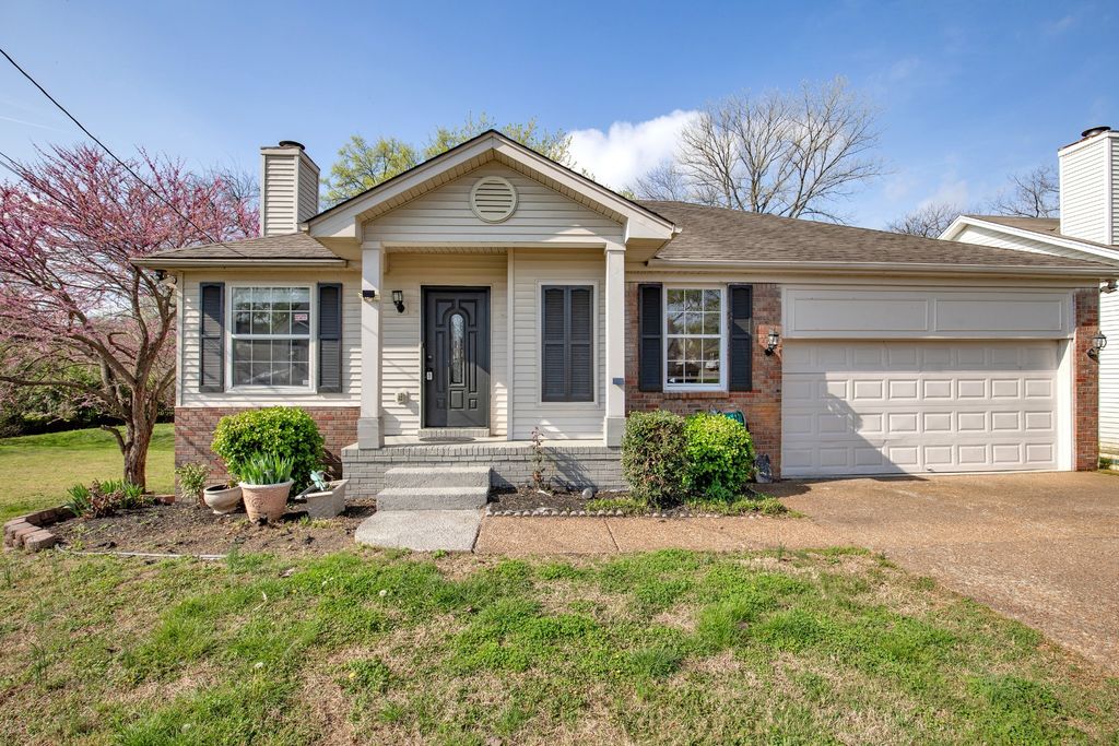 155 S Birchwood Dr, Hendersonville