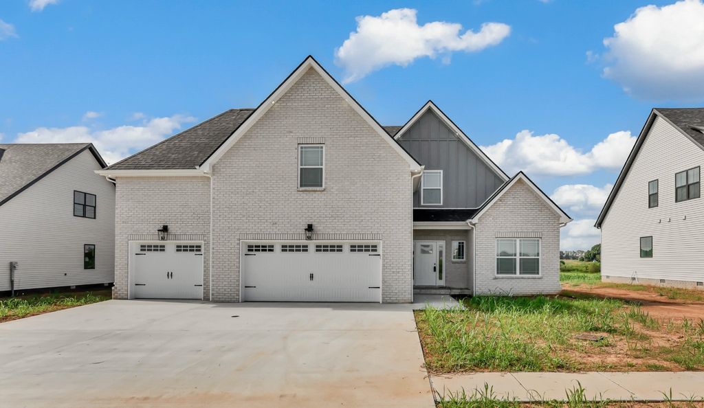 222 Low Plains Ln, Clarksville