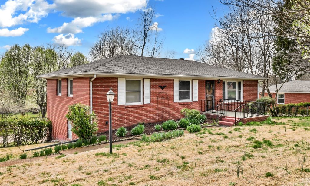 126 Lexington Dr, Clarksville