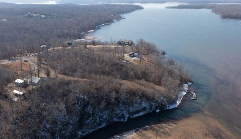 111 Portalatin Pointe, Stewart
