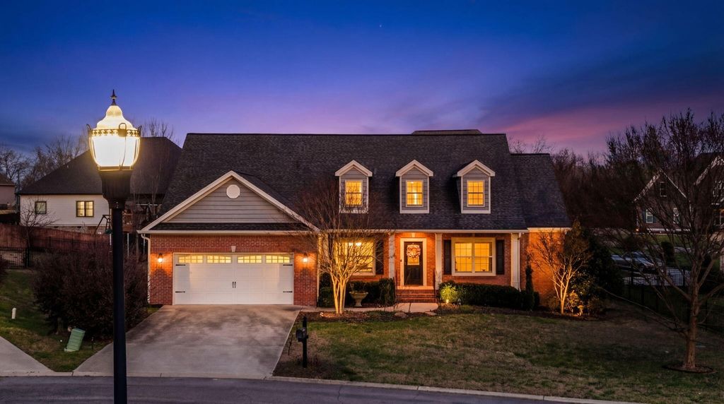 1716 Derby Lane Nw, Cleveland