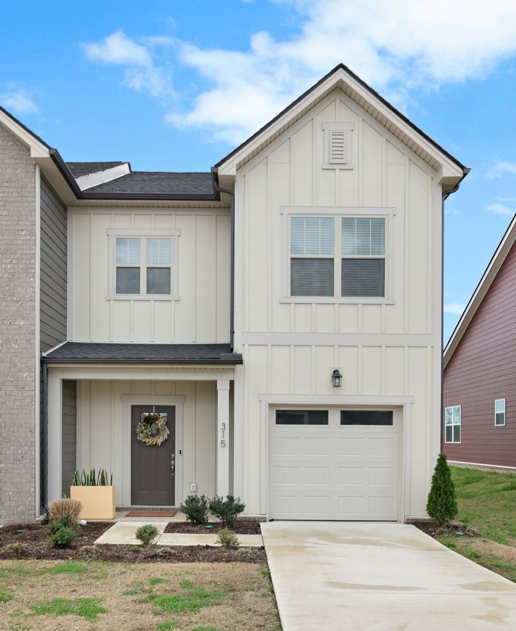 315 Carver Connection, Lebanon