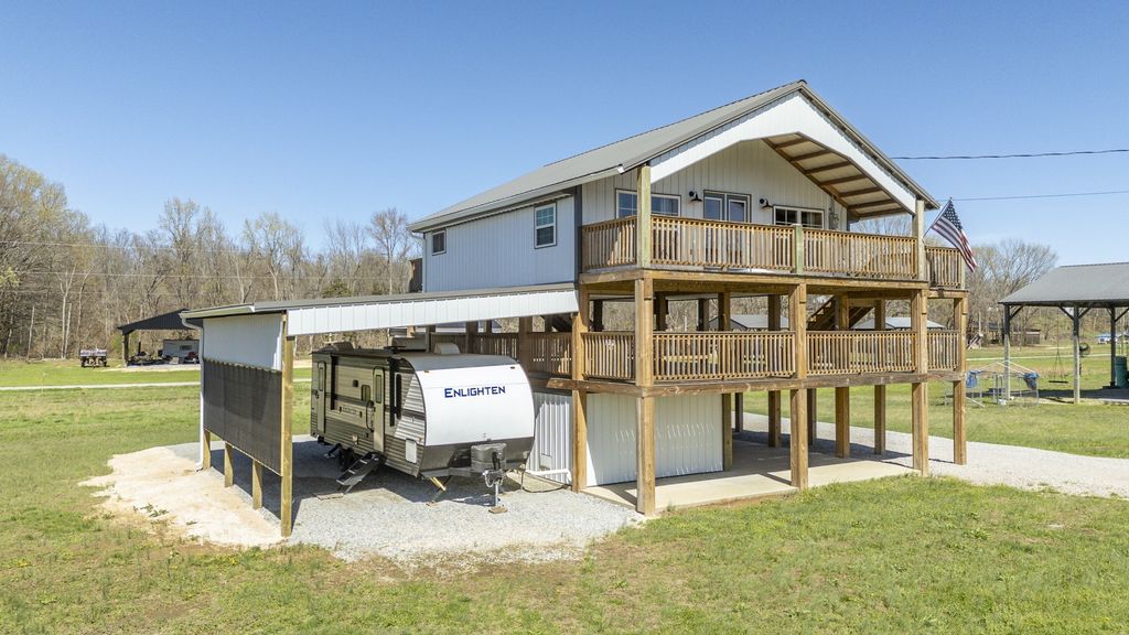 1082 Wc Pickett, Clifton