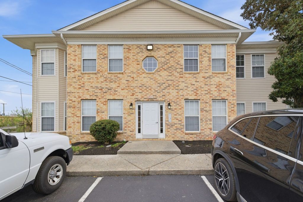 609 Churchill Crossing, Madison