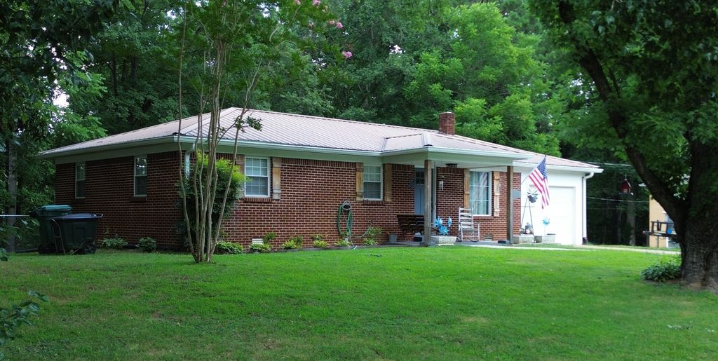 722 Hickory St, Centerville