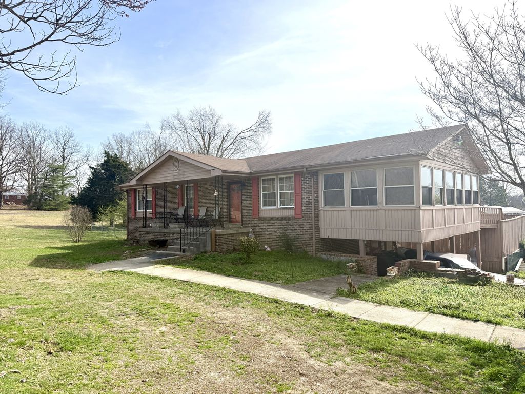 555 Eastside Dr, White Bluff