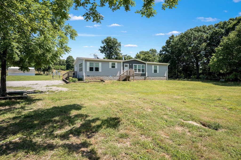 505 Philippi Rd, Wartrace