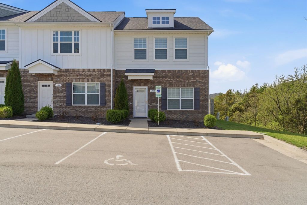 102 Dry Creek Commons Dr, Goodlettsville