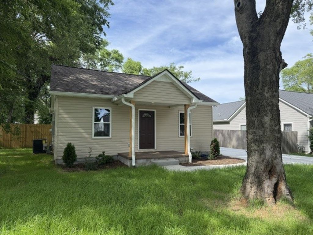 116 Nokes Dr, Hendersonville