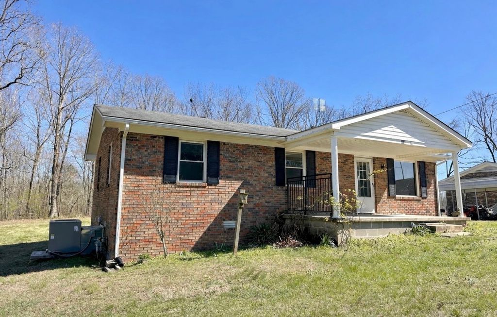 115 S Oak Dr, Collinwood