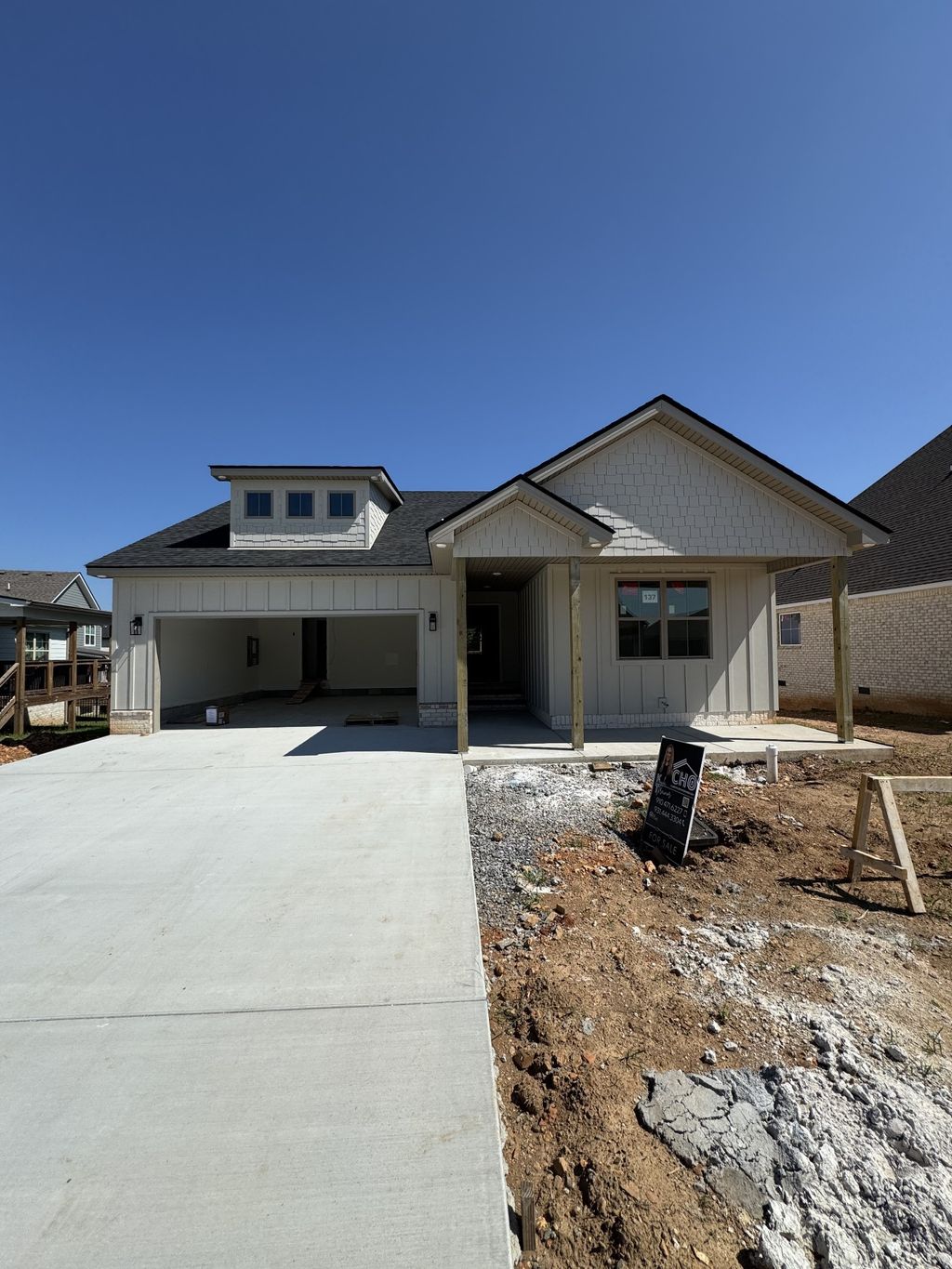 907 Bankside Dr, Clarksville