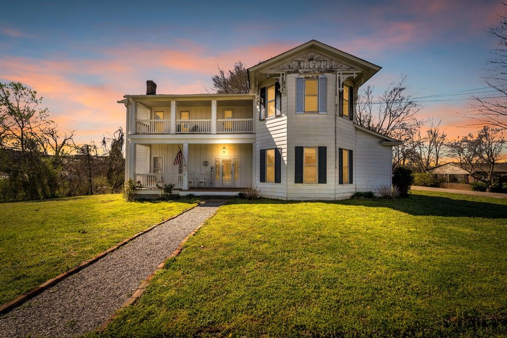 111 College Ave, Centerville