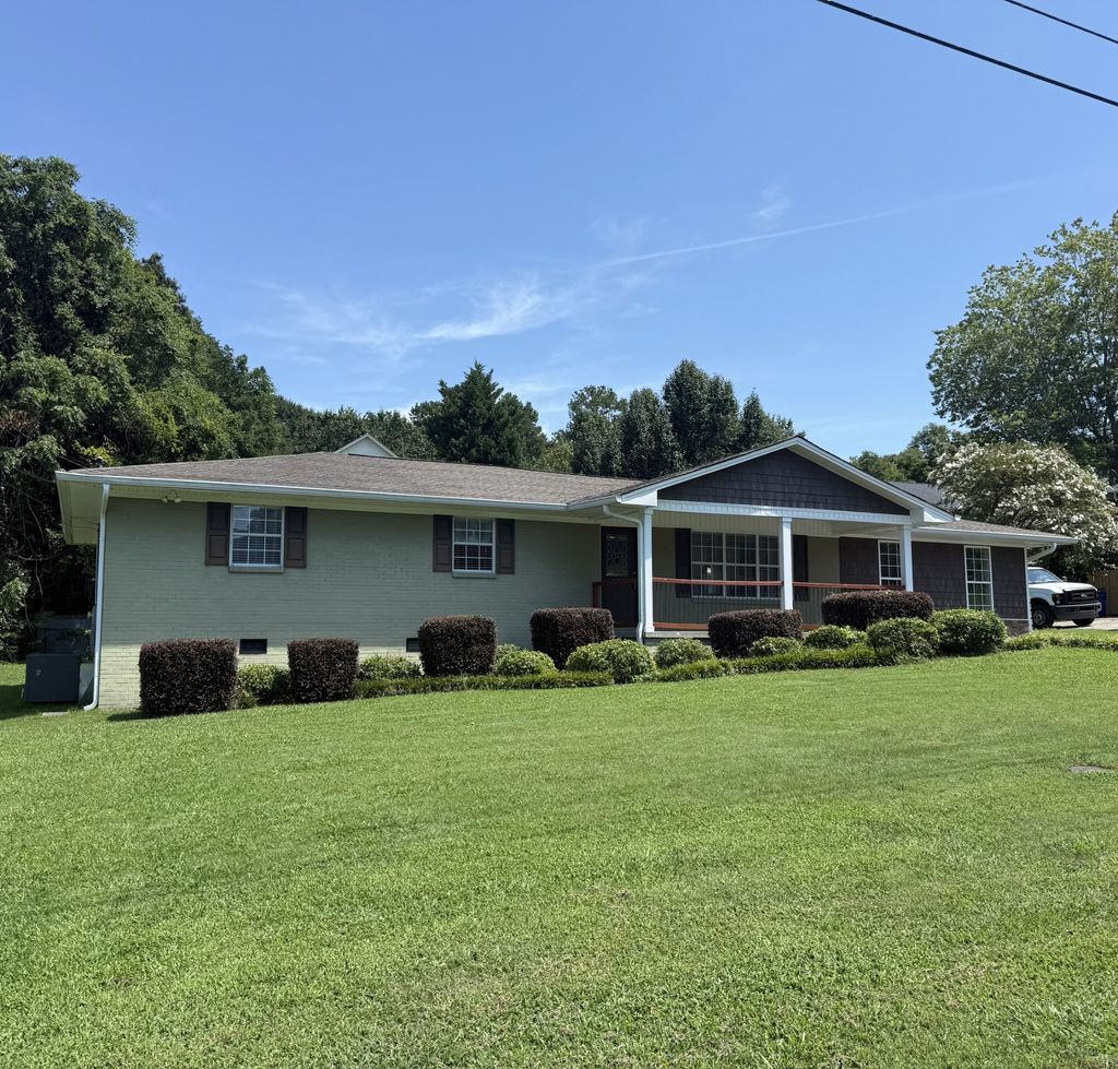 450 Ash Drive Nw, Cleveland