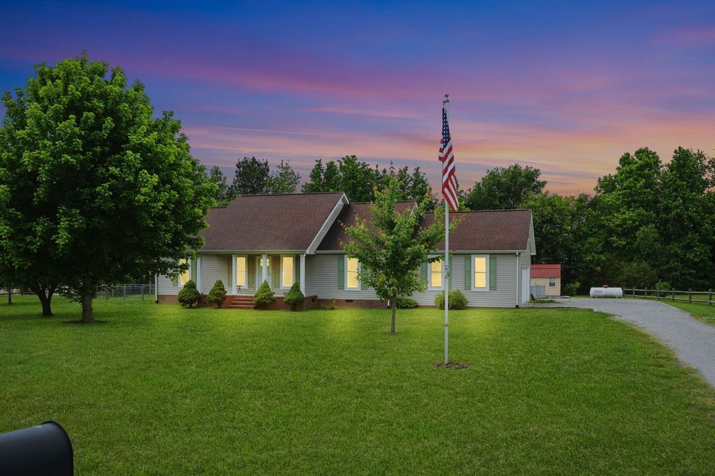 14 Long Meadow Dr, Fayetteville