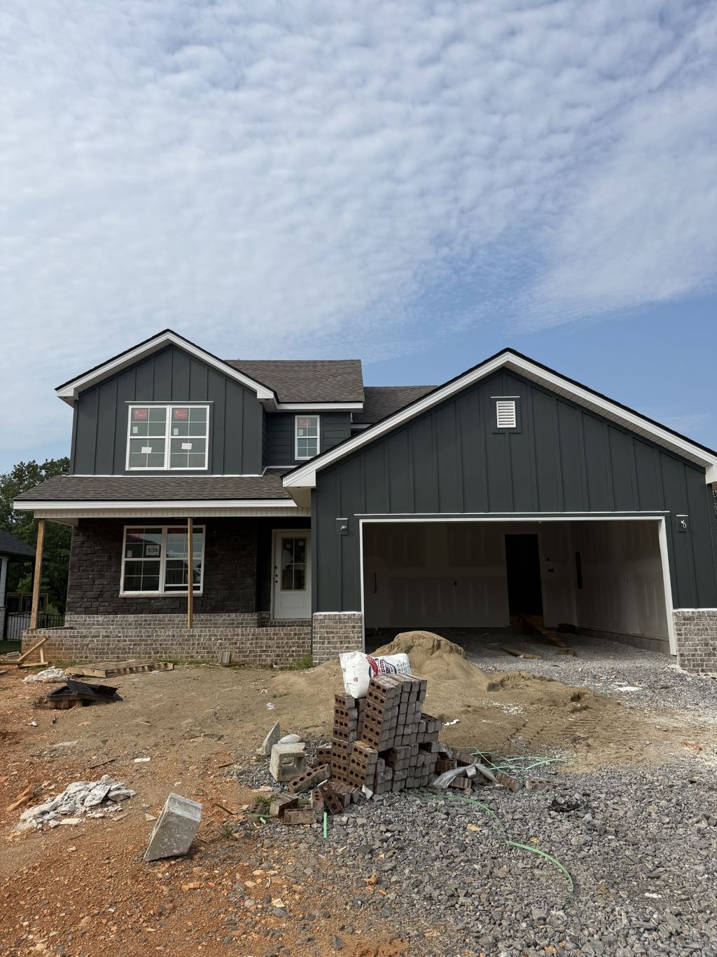 925 Bankside Dr, Clarksville