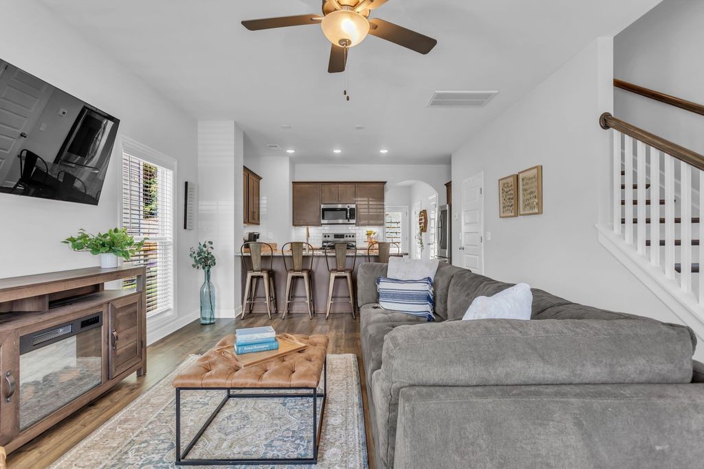 2563 Napa Valley Way, Columbia